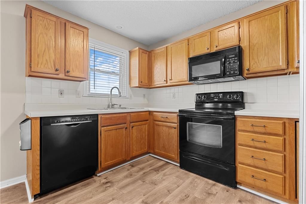 120 W Skylark Street — photo 9