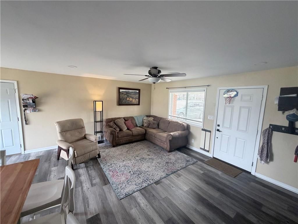 807 Lakeview Drive — photo 2
