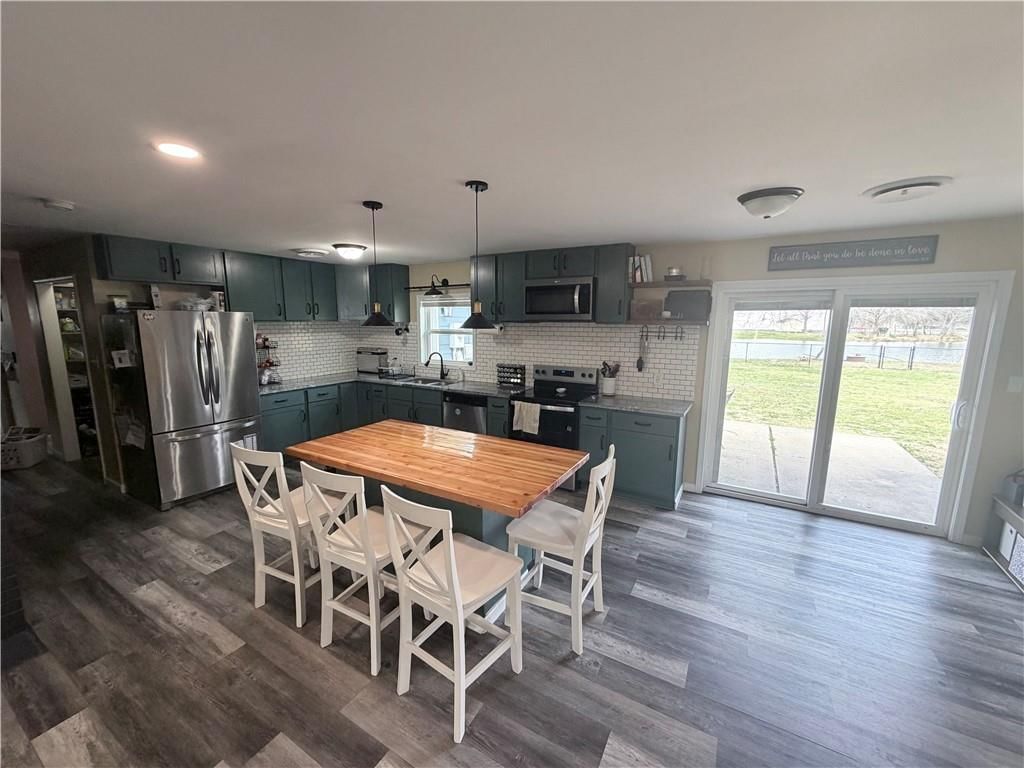 807 Lakeview Drive — photo 4