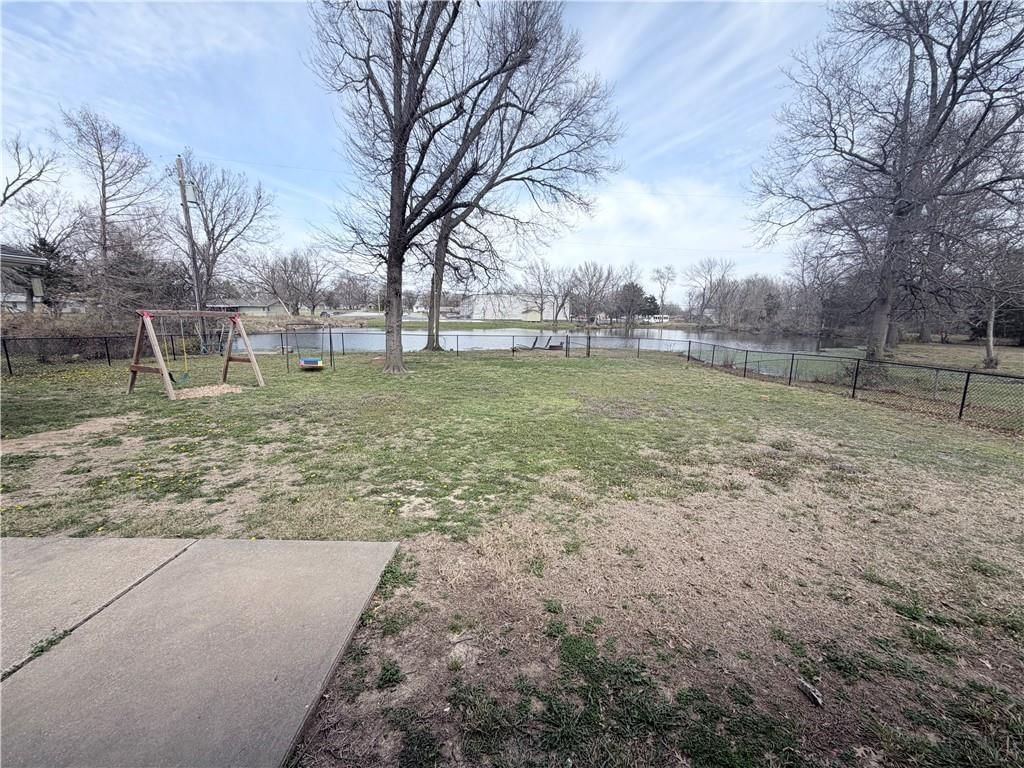 807 Lakeview Drive — photo 15