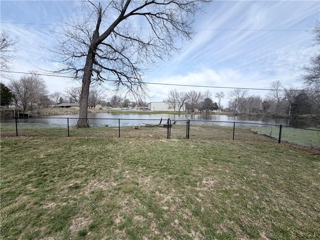 807 Lakeview Drive — photo 17