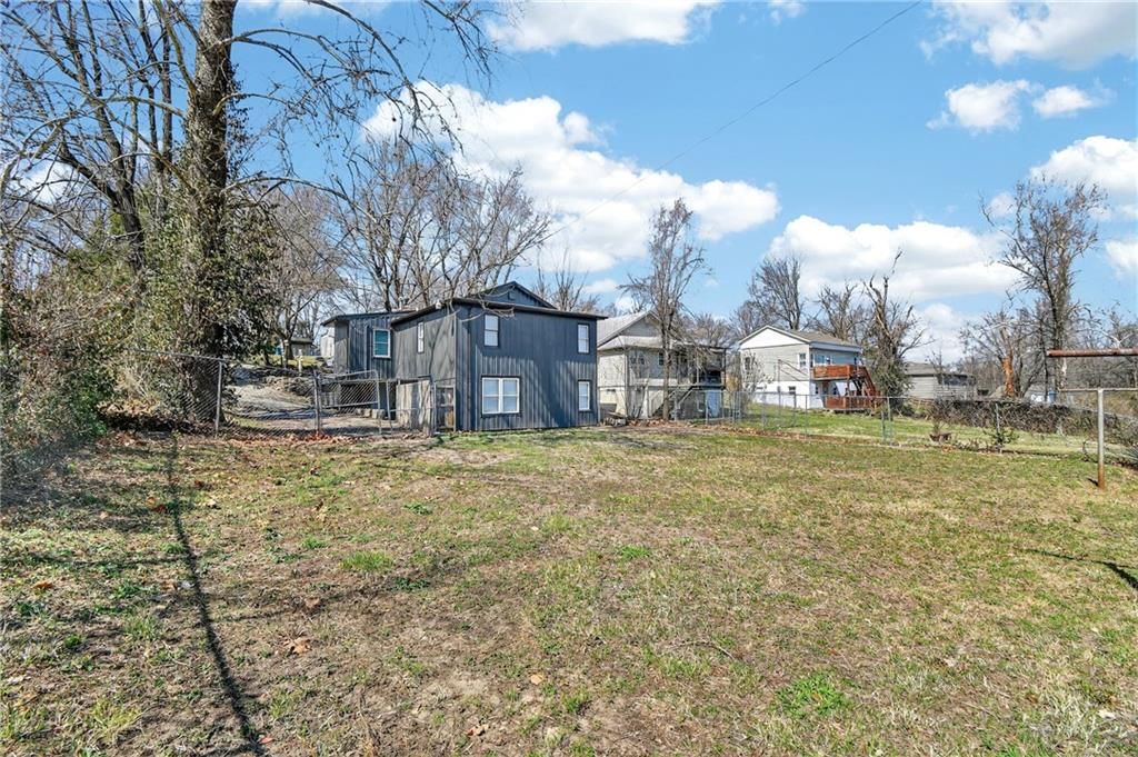 2217 S Cedar Avenue — photo 42