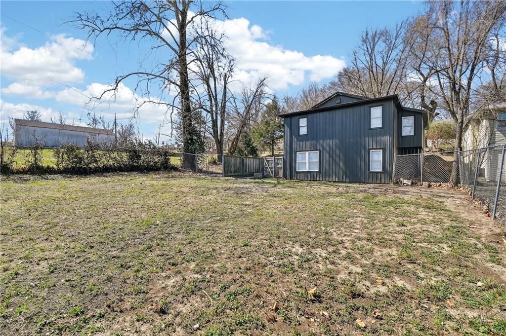 2217 S Cedar Avenue — photo 43