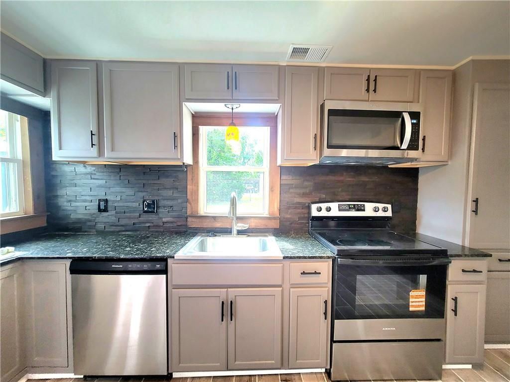 409 Spratley Street — photo 4