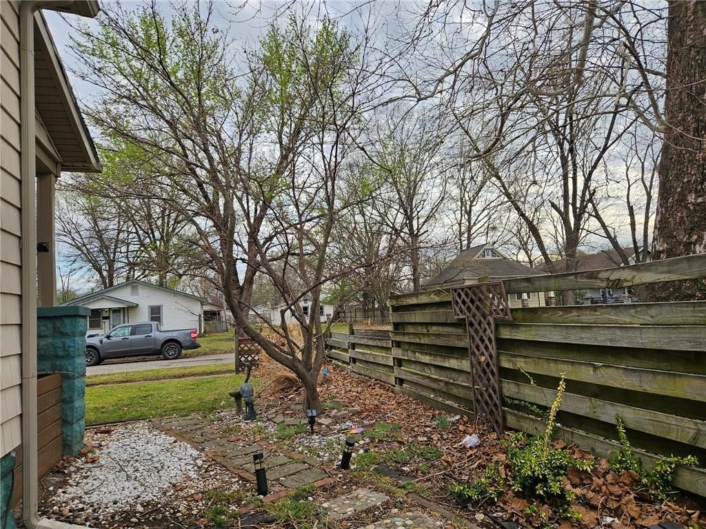1010 W 3rd Street — photo 13