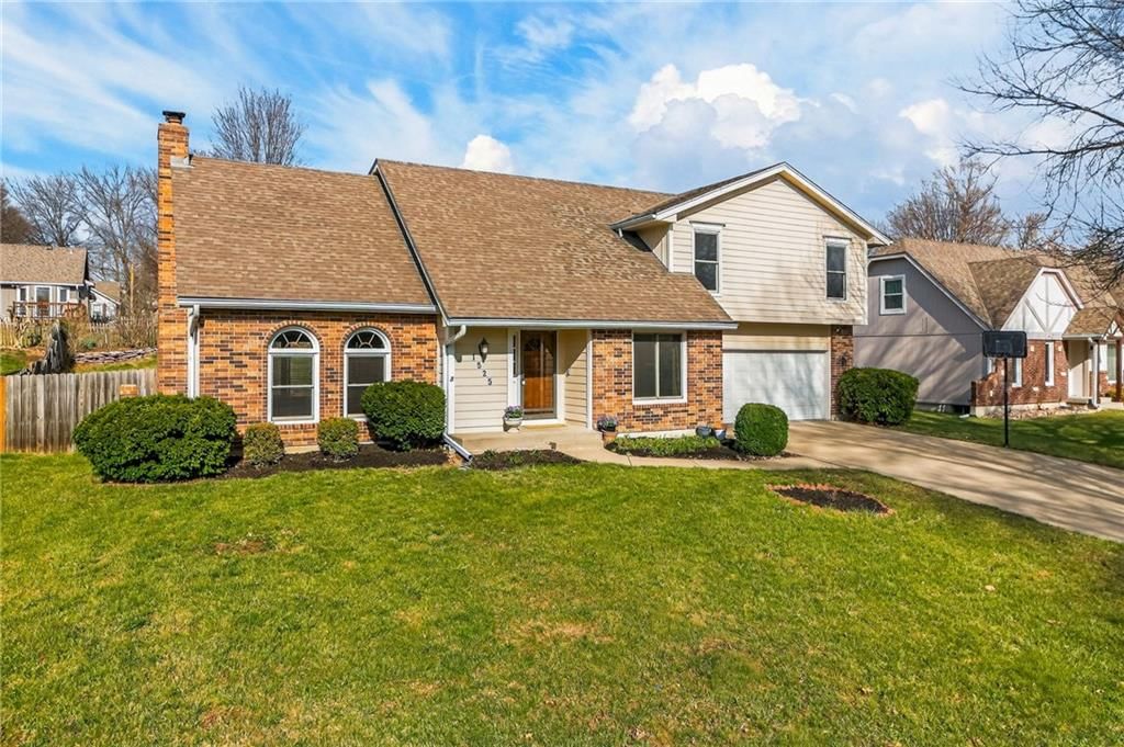 1525 Yorkshire Drive — photo 2