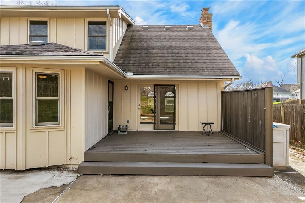 1525 Yorkshire Drive — photo 7