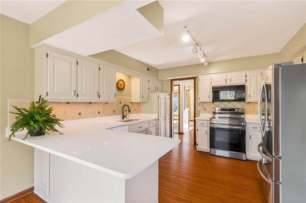 1525 Yorkshire Drive — photo 20