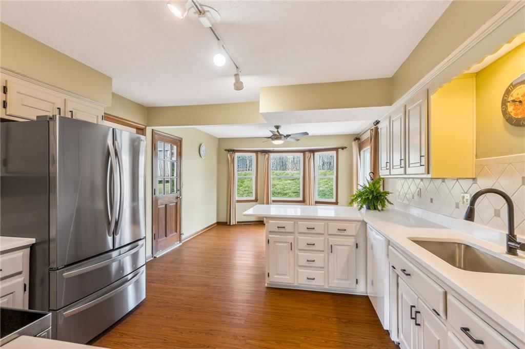1525 Yorkshire Drive — photo 24