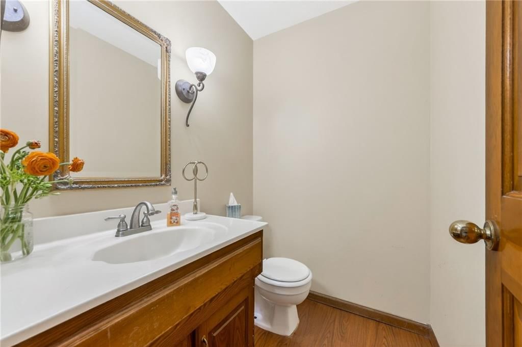 1525 Yorkshire Drive — photo 29