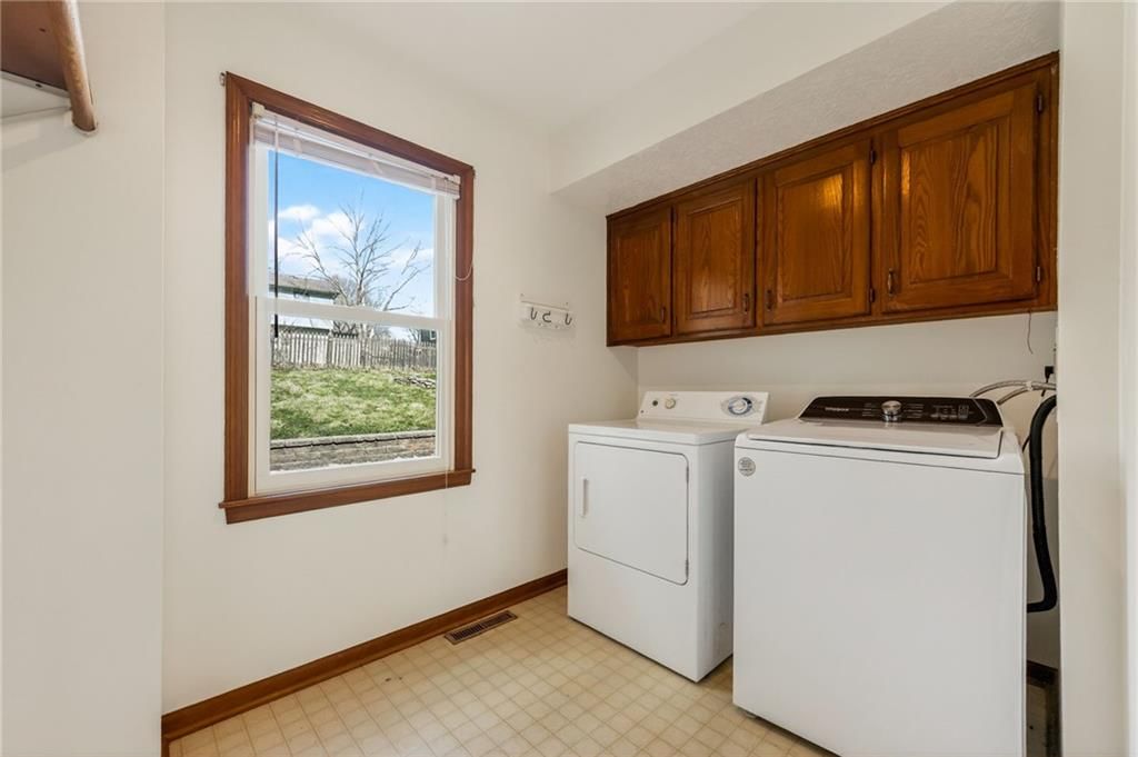 1525 Yorkshire Drive — photo 30