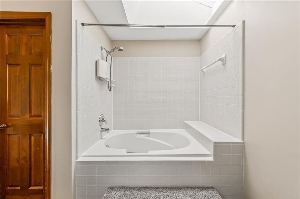 1525 Yorkshire Drive — photo 41