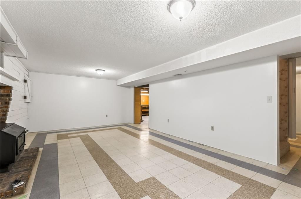 1525 Yorkshire Drive — photo 50
