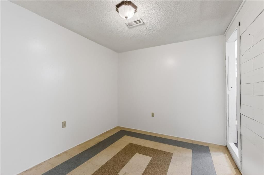 1525 Yorkshire Drive — photo 51