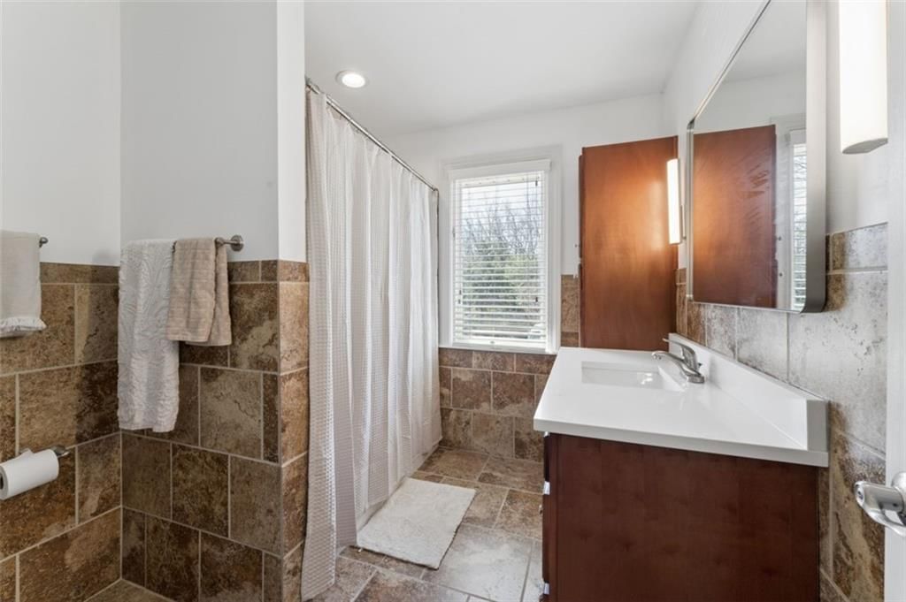462 W 104 Street — photo 16