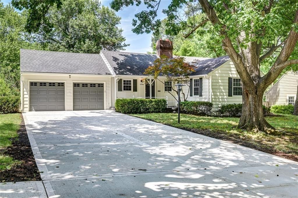1236 Romany Road, Kansas City, MO