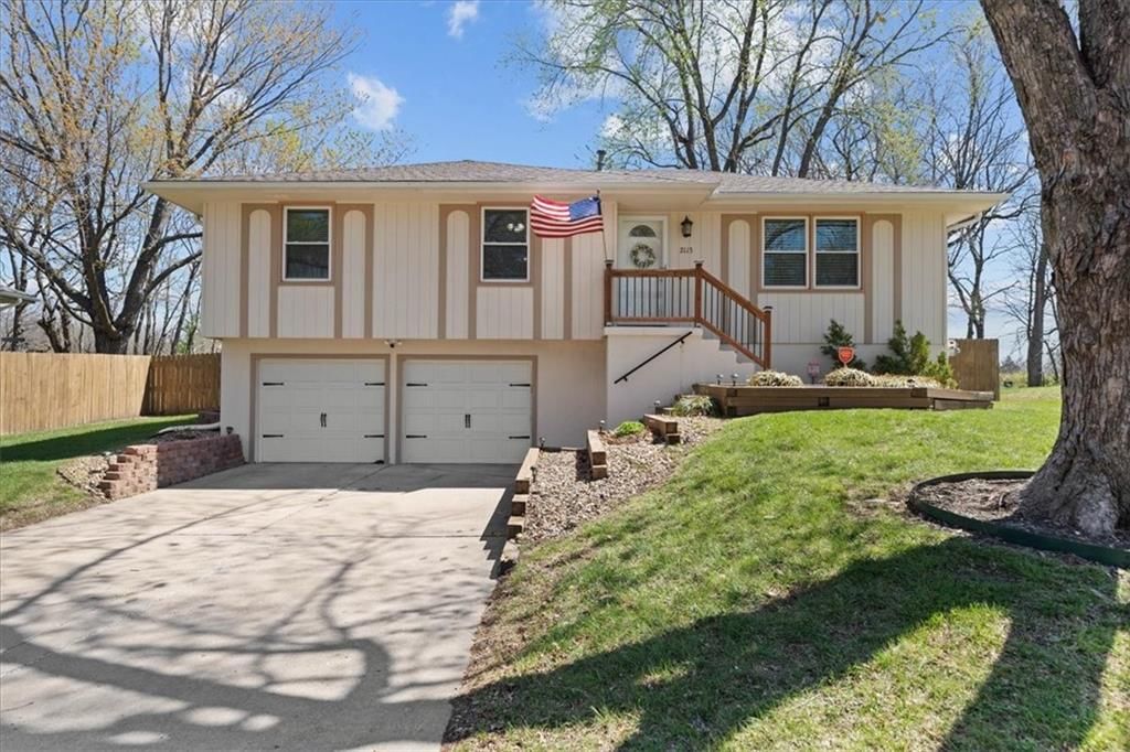 2113 S Owings Street, Oak Grove, MO