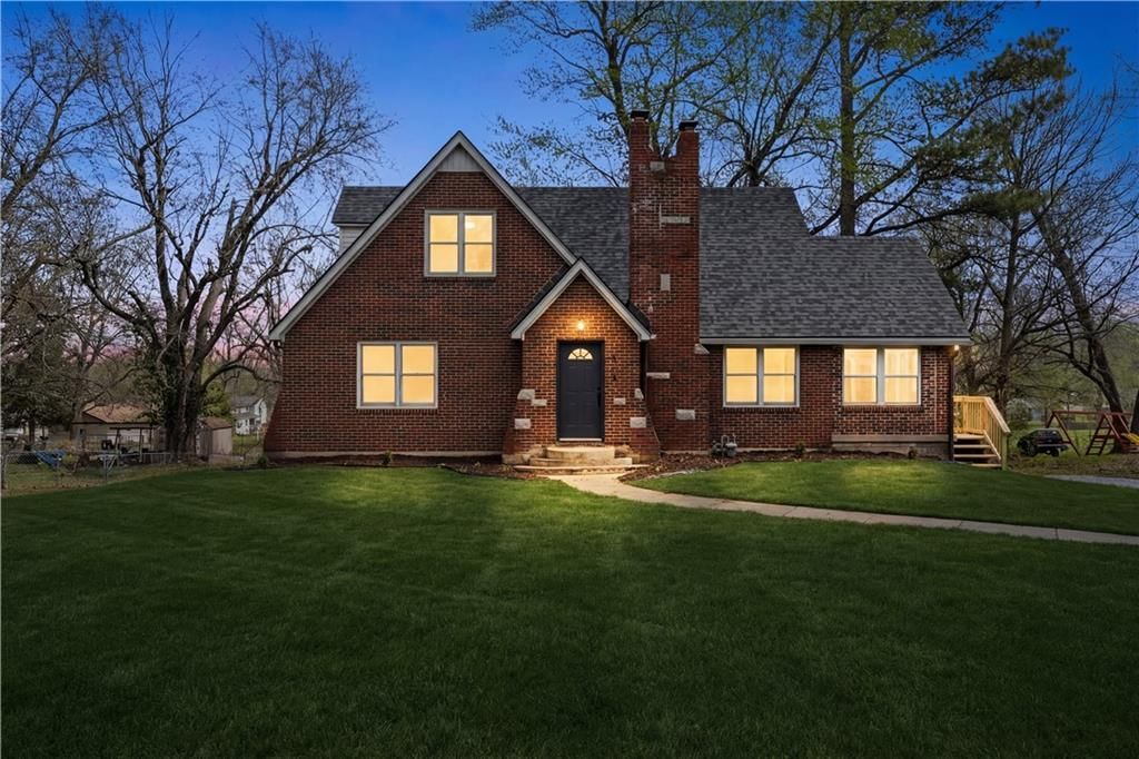 915 S Trail Ridge Drive, Independence, MO