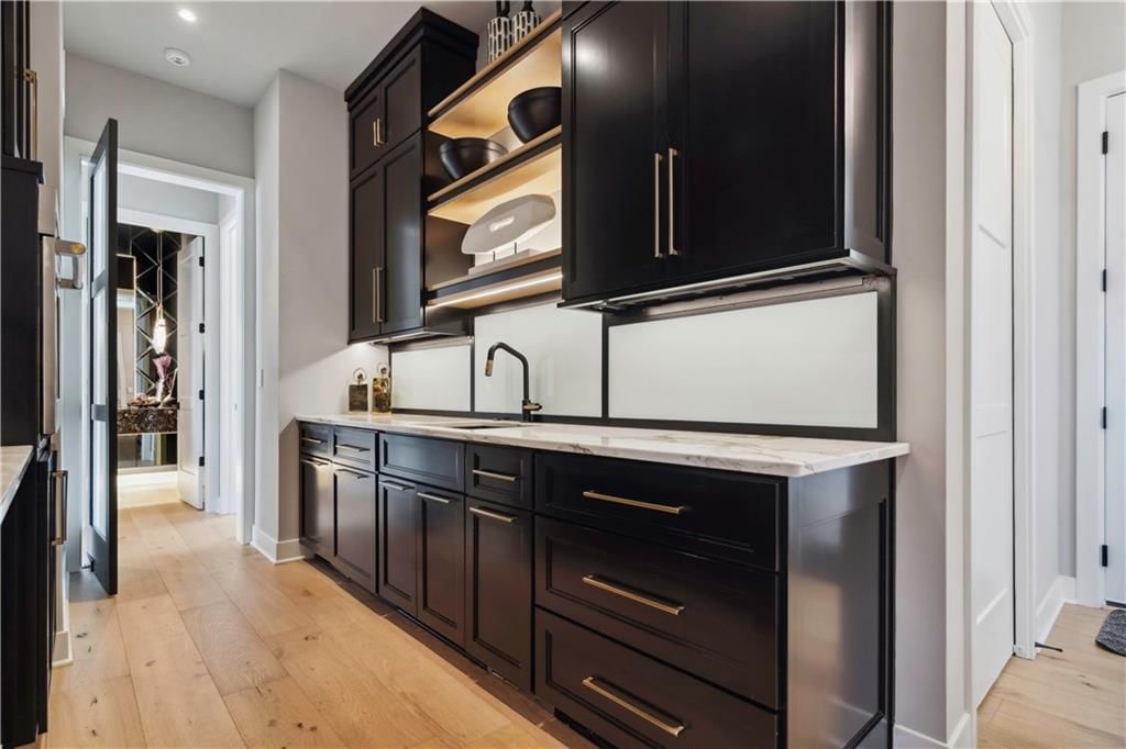 17329 Larsen Street — photo 41