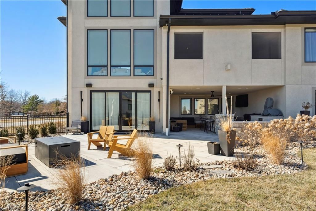 17329 Larsen Street — photo 74