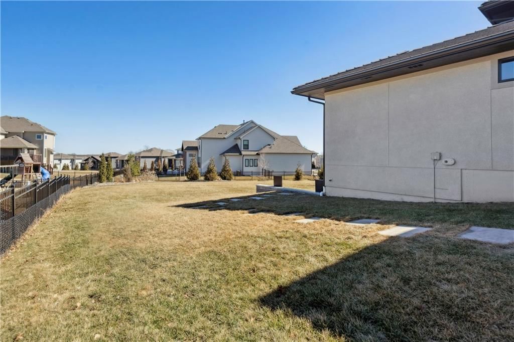 17329 Larsen Street — photo 76
