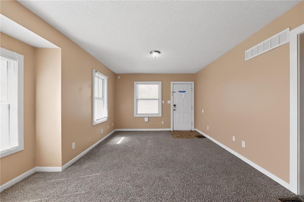 8219 Wayne Avenue — photo 4