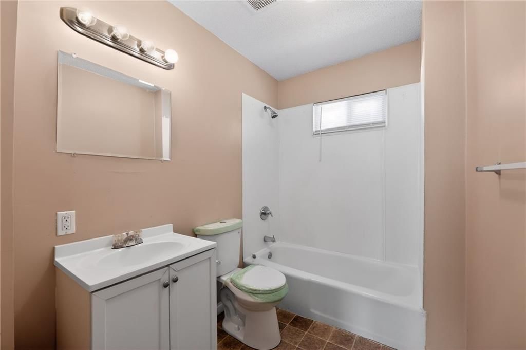 8219 Wayne Avenue — photo 21
