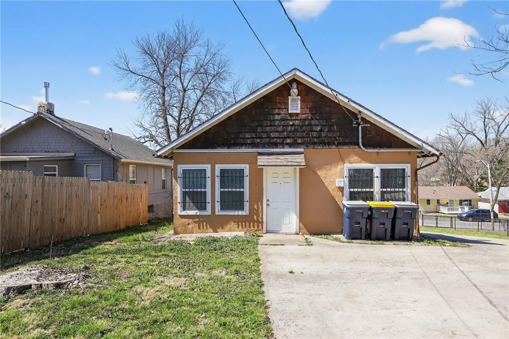 8219 Wayne Avenue — photo 26