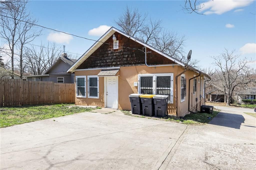 8219 Wayne Avenue — photo 27