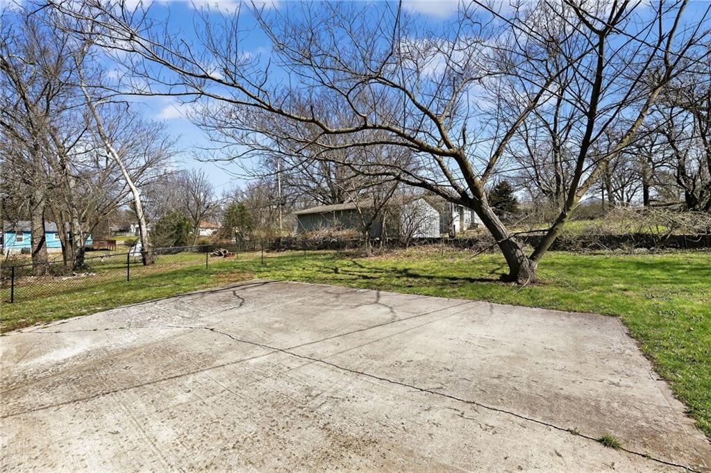 8219 Wayne Avenue — photo 30