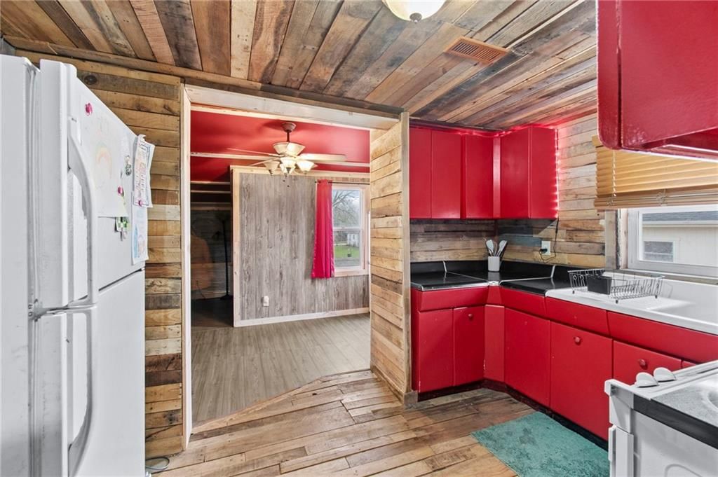 616 E 3rd Street — photo 14