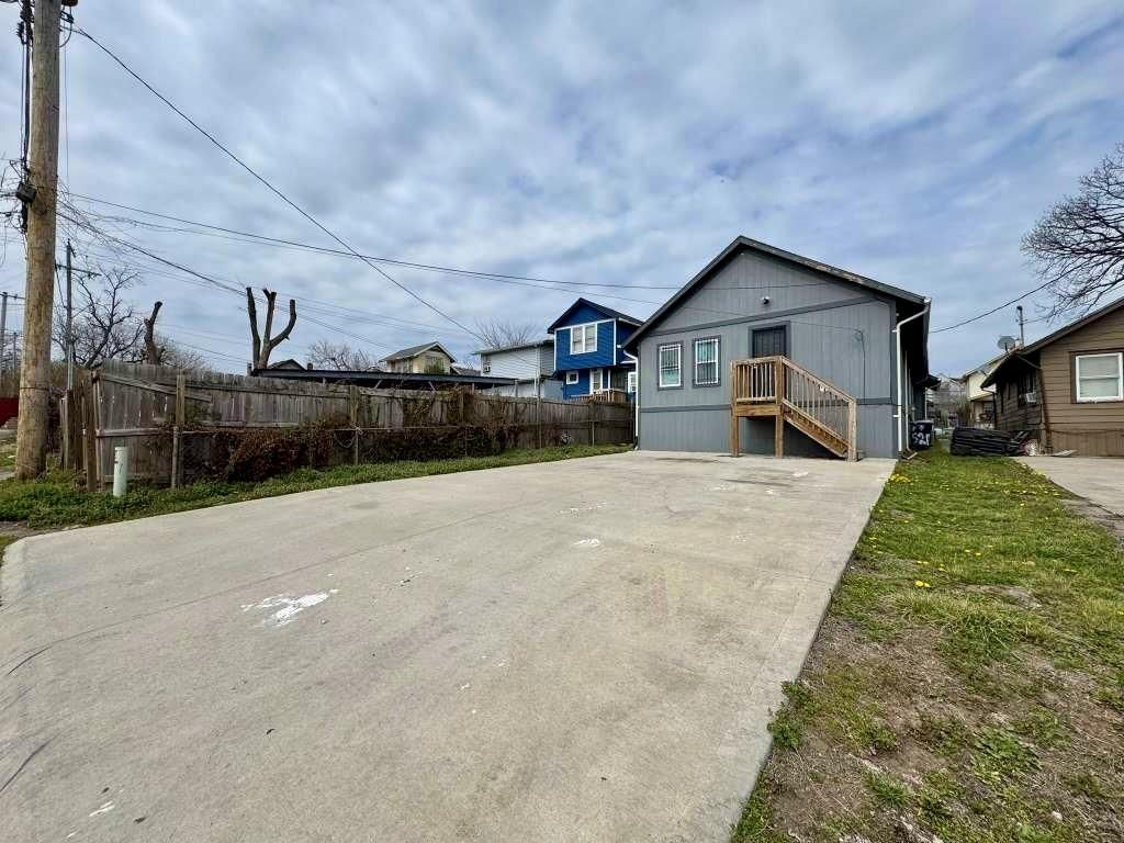 5209 E 6th Street — photo 32