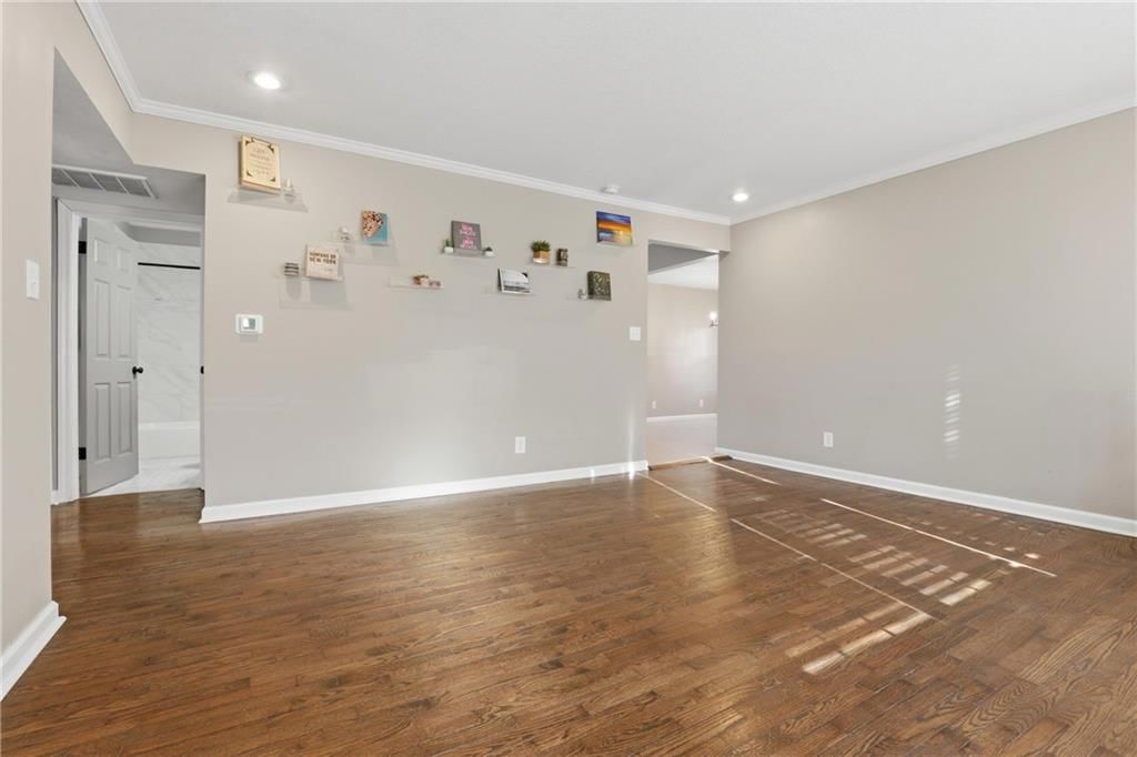629 S Sherman Avenue — photo 3