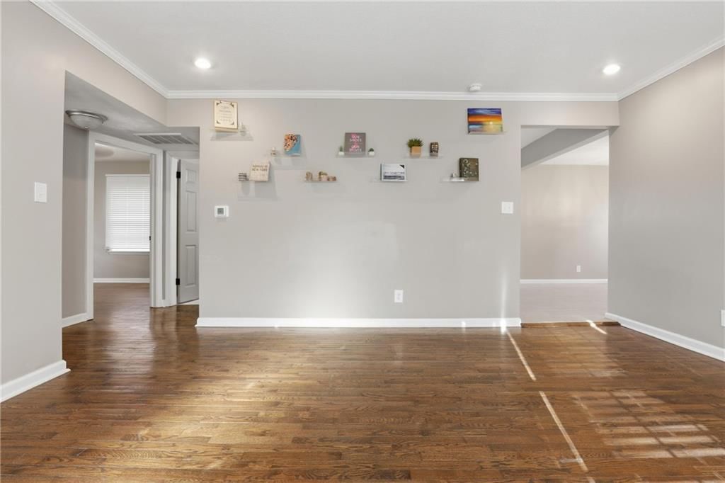 629 S Sherman Avenue — photo 4