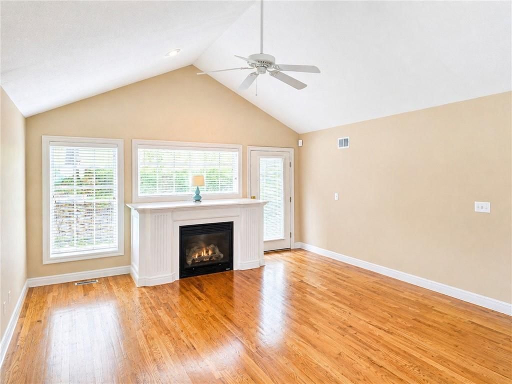 7833 N Cherry Street — photo 6
