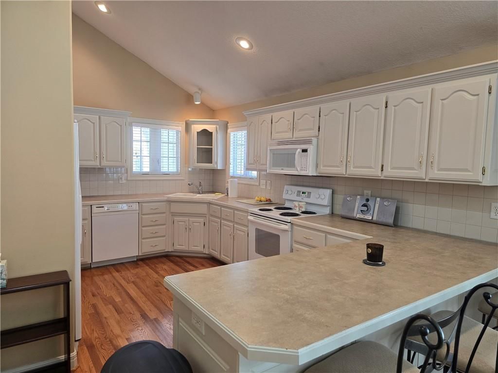 7833 N Cherry Street — photo 7