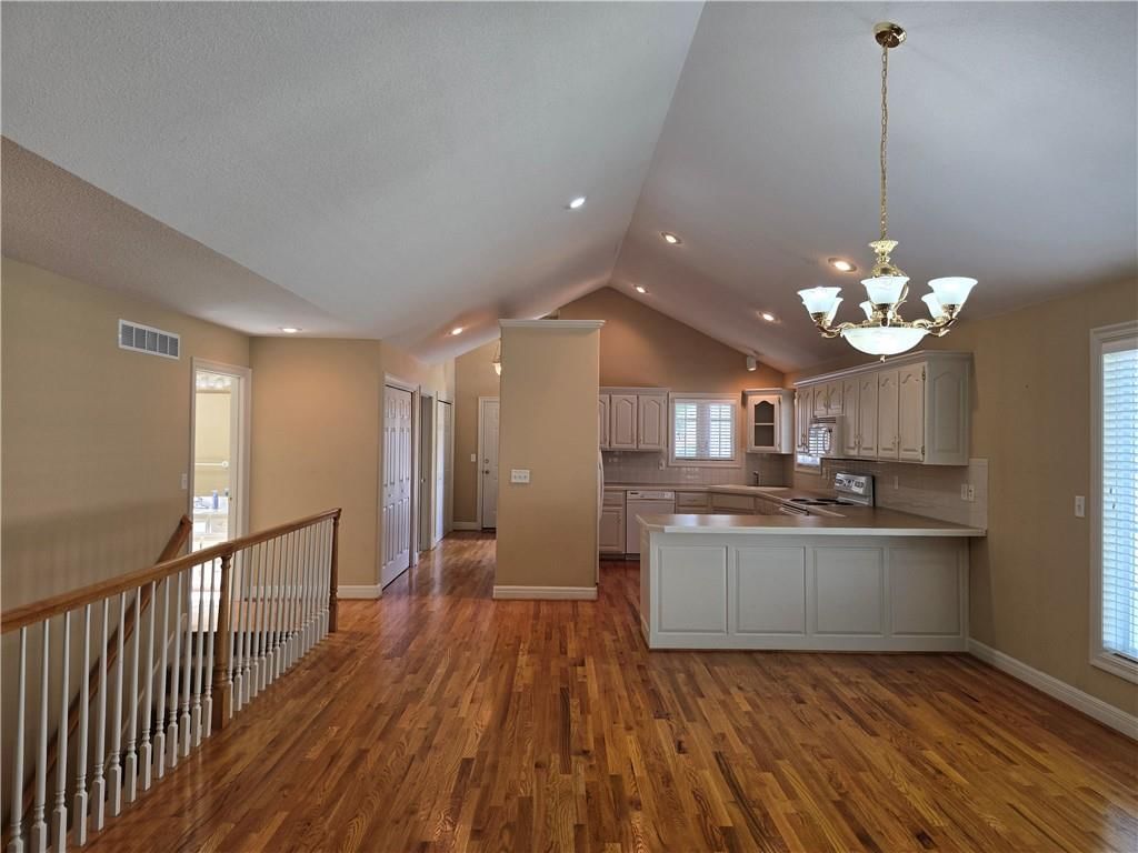 7833 N Cherry Street — photo 12