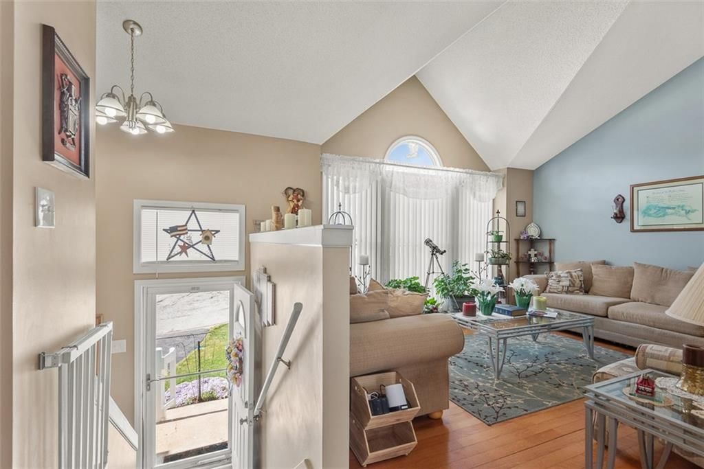 310 W Johnston Street — photo 2