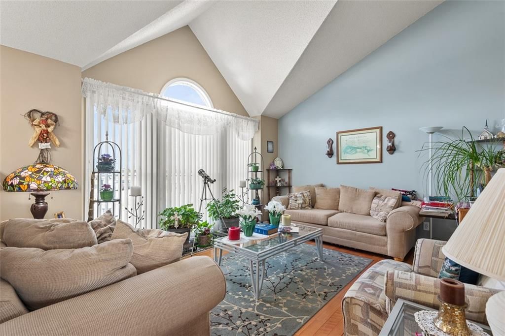 310 W Johnston Street — photo 3