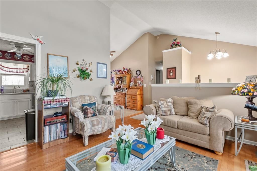 310 W Johnston Street — photo 5