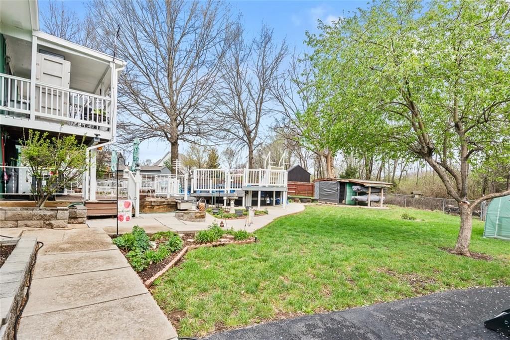 310 W Johnston Street — photo 18