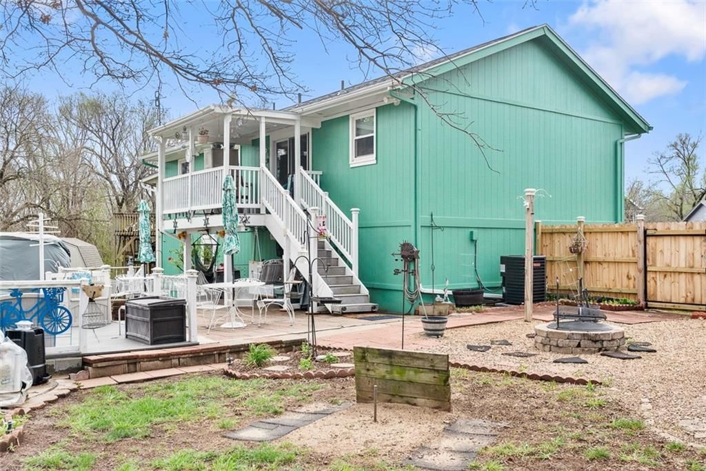 310 W Johnston Street — photo 20