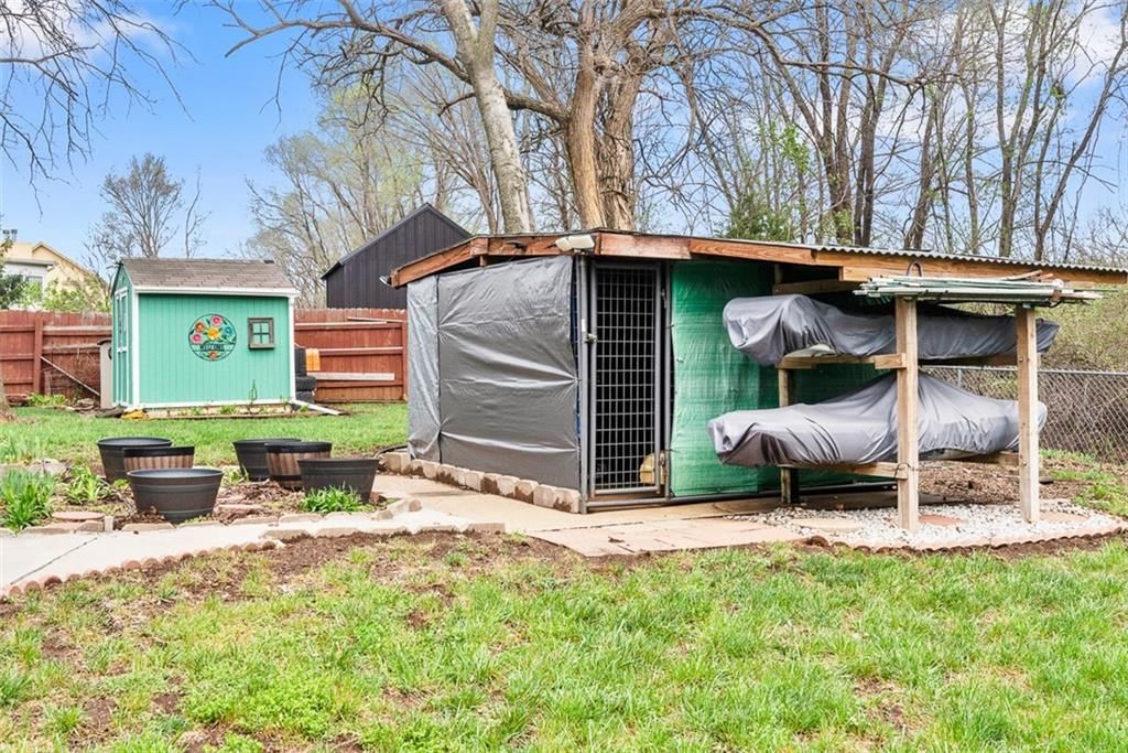 310 W Johnston Street — photo 24