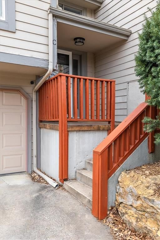 1405 Lawrence Avenue — photo 2