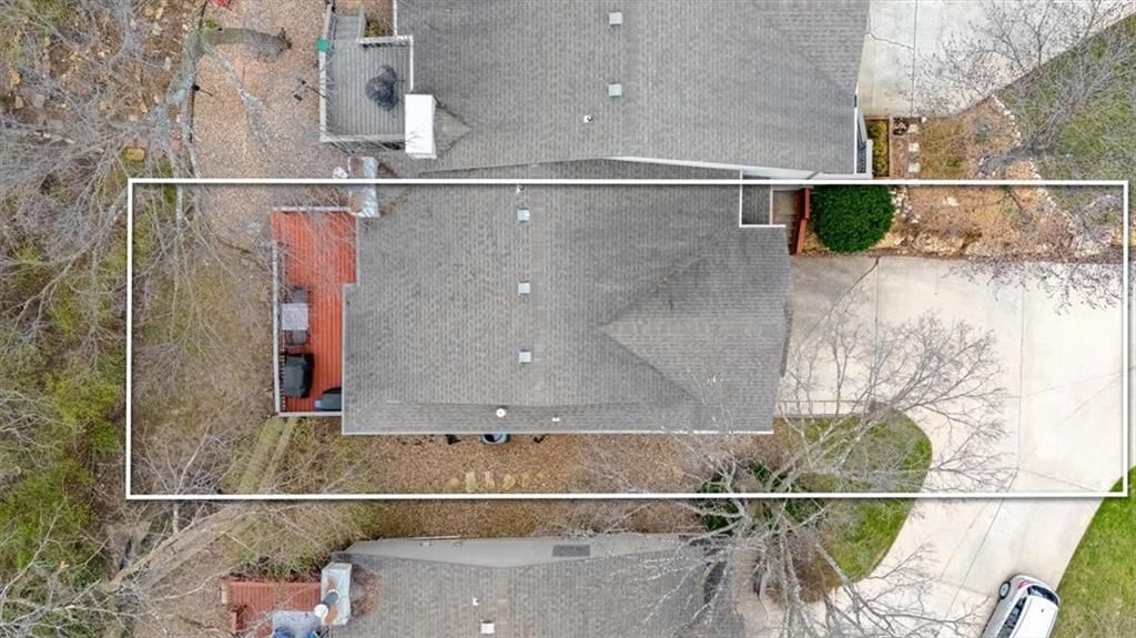 1405 Lawrence Avenue — photo 3