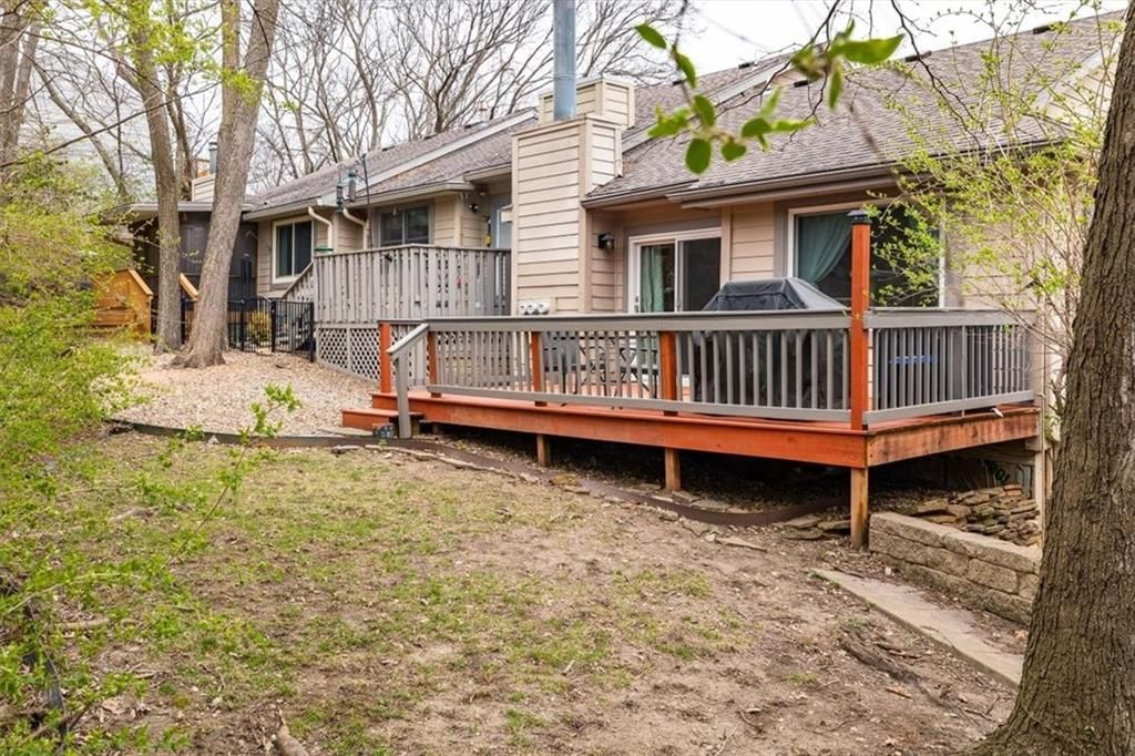 1405 Lawrence Avenue — photo 6