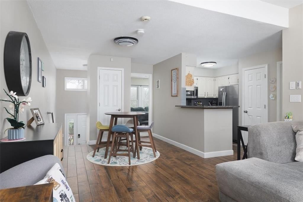 1405 Lawrence Avenue — photo 10