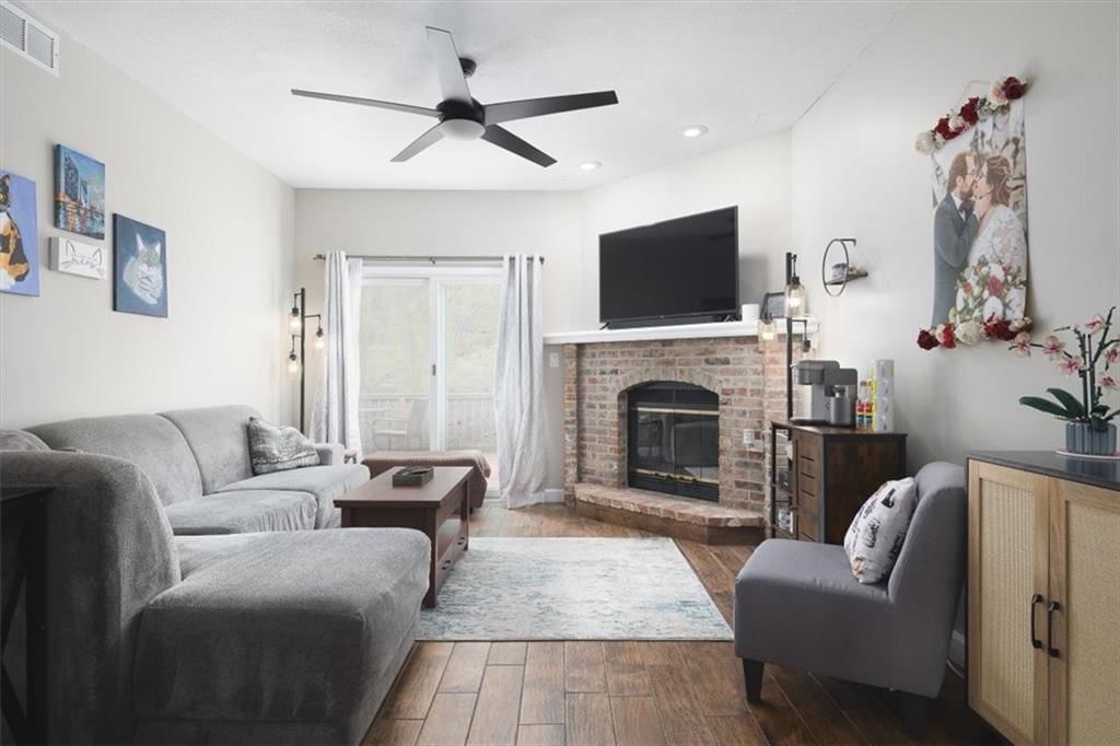1405 Lawrence Avenue — photo 12