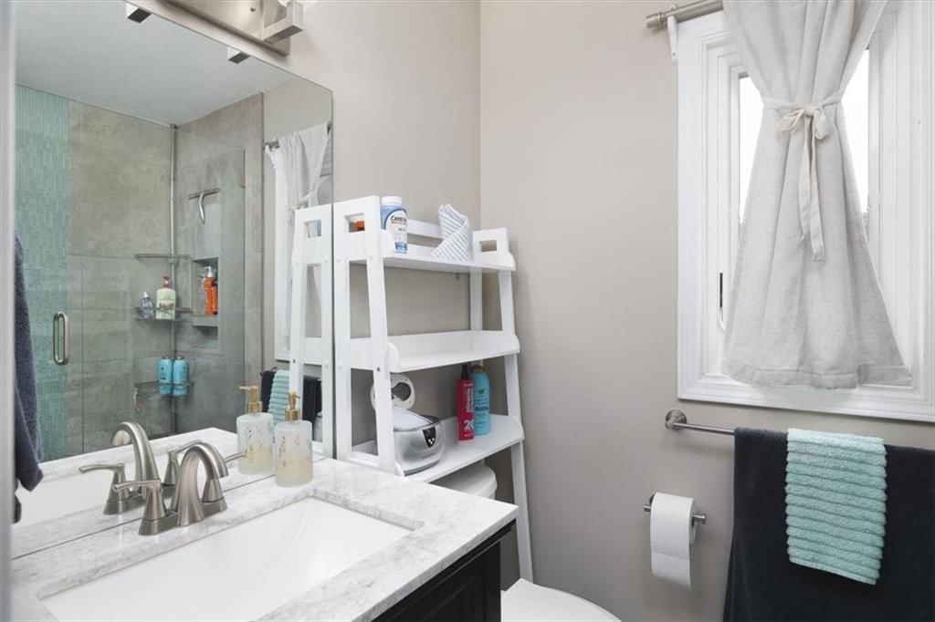 1405 Lawrence Avenue — photo 14