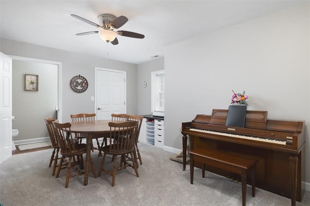 1405 Lawrence Avenue — photo 17